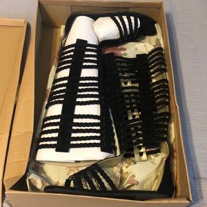 Joyfolie Bridgette in Black Sandals sz 3